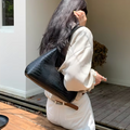 Bolsa de Ombro Média Preta Garbo Kendra - Garboza